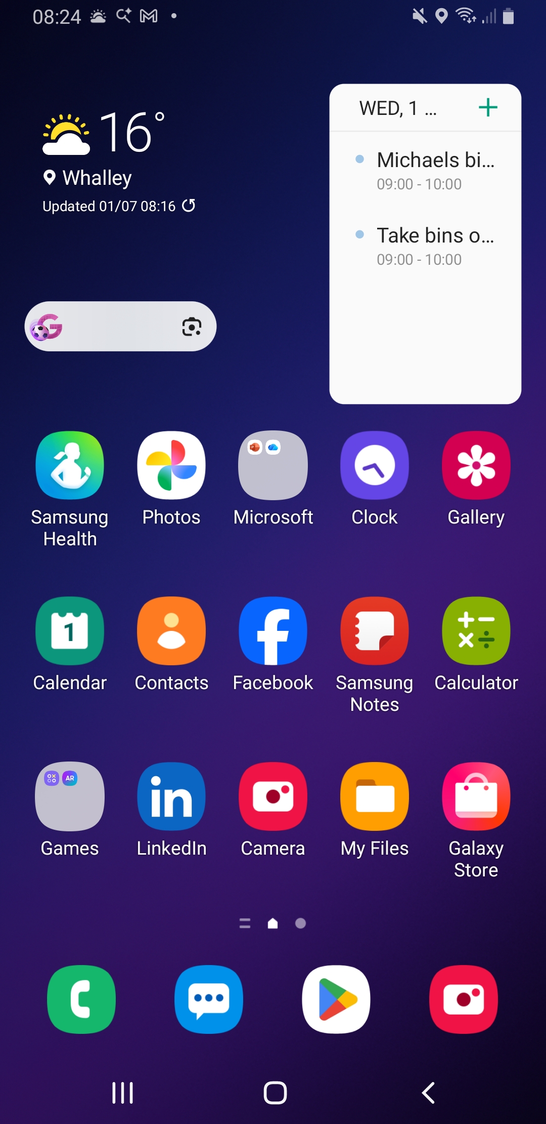A standard Android home screen, a crowded grid of apps, widgets and shortened notifications
